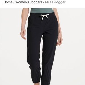 Vuori black jogger